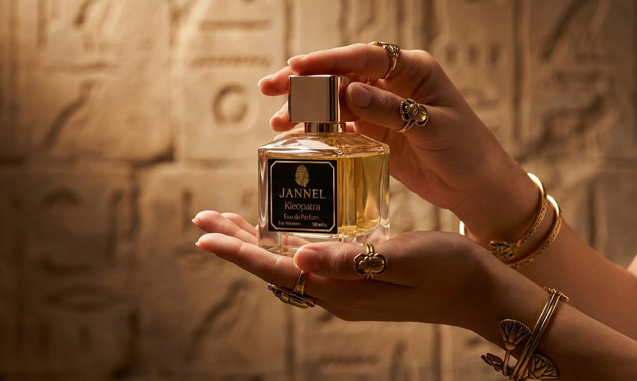 Kleopatra Çiçeksi ve Romantik Vanilya Notalı Kadın Parfümü EDP 50ml